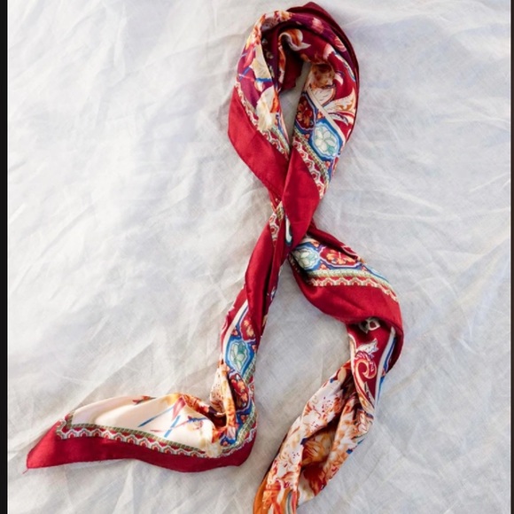 Scarf Top - Picture 3 of 4